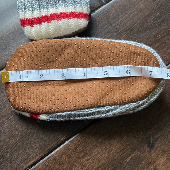 Toddler Slippers NWOT - Picture 2 of 2
